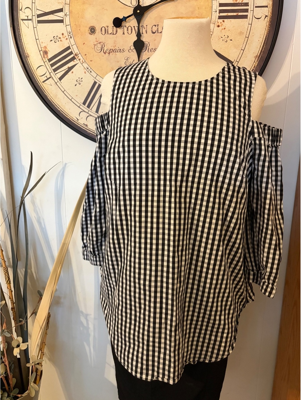 Charter Club Black & White Gingham Cold Shoulder Top Med